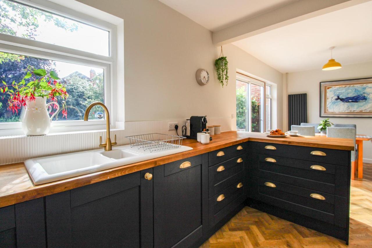 Elegant 3-bed Home, West Bridgford & Large Garden *