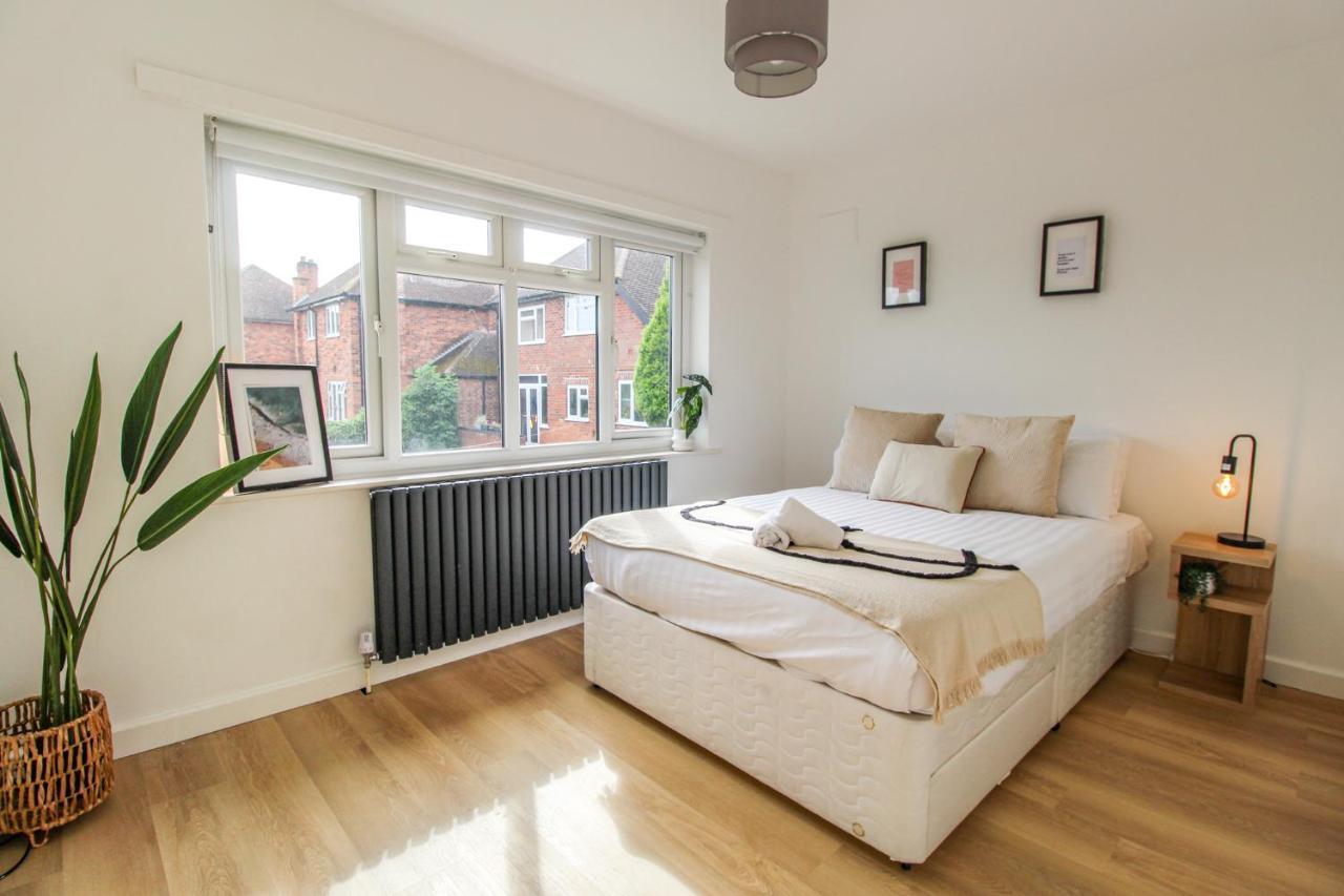 Elegant 3-bed Home, West Bridgford & Large Garden Holiday home *